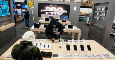 Apple tìm cách hợp tác với nhà cung cấp linh kiện Trung Quốc bị Mỹ hạn chế