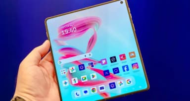 Đánh giá thực tế Motorola razr fold giá gần 50 triệu đồng tại thị trường Việt Nam