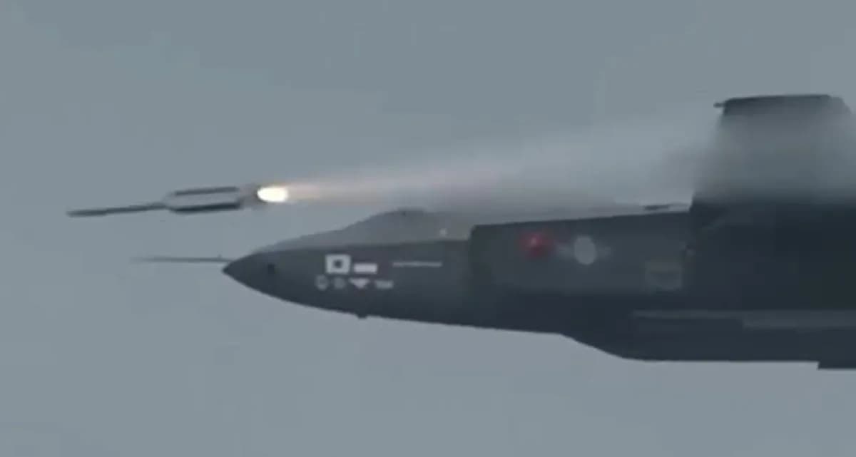 Tiêm kích KF-21 Hàn Quốc vươn mình trở thành sát thủ đa nhiệm